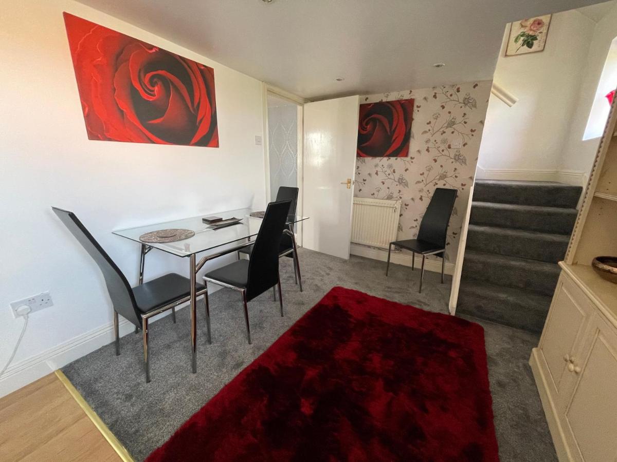 Retreat in the heart of Thurlby - Housity