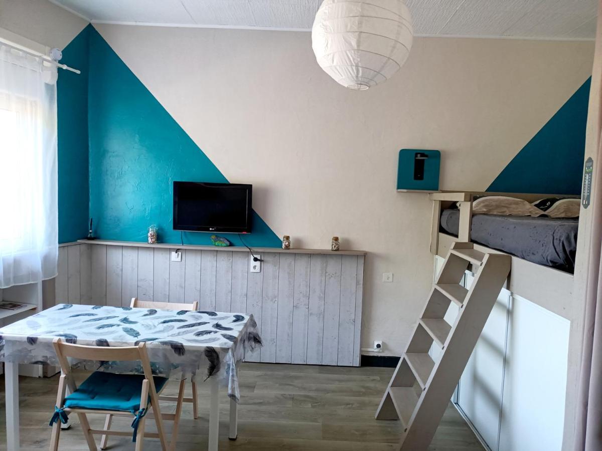 Grand studio au calme. Draps fournis. - Housity