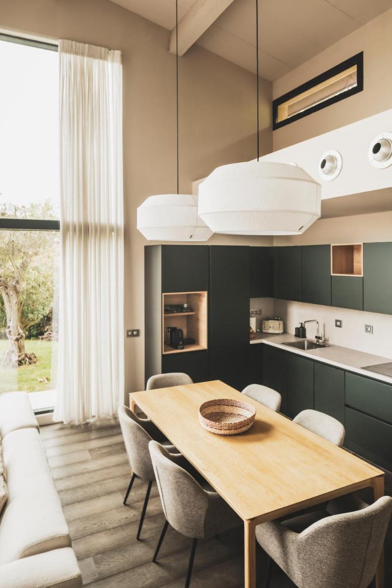 Cuisine ou kitchenette dans l'établissement Les Lodges Sainte-Victoire Hotel & Spa