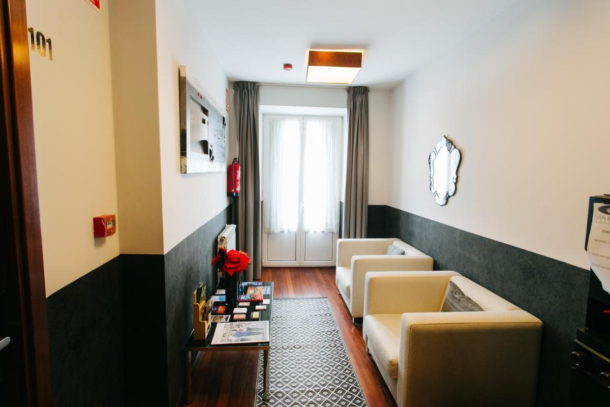 Hostal San Sebastian Centro - Housity
