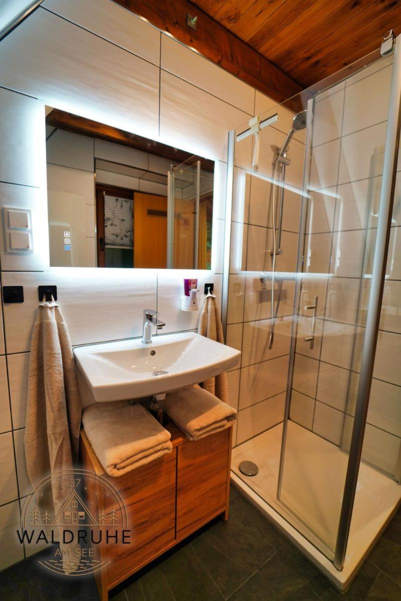 Waldruhe 37 inkl Bettwäsche und Handtücher, schlüsselloser Self-Check-in - Housity