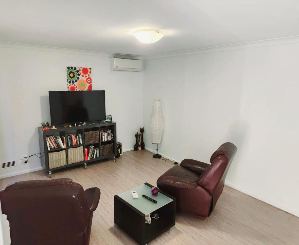 Airport budget room - Housity