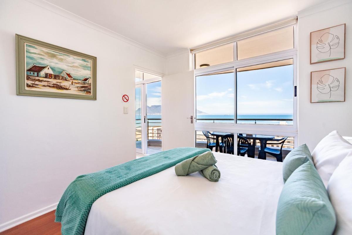 Oceanview Apartment -- Stunning view of Table Mountain & Atlantic Ocean - Hizvo
