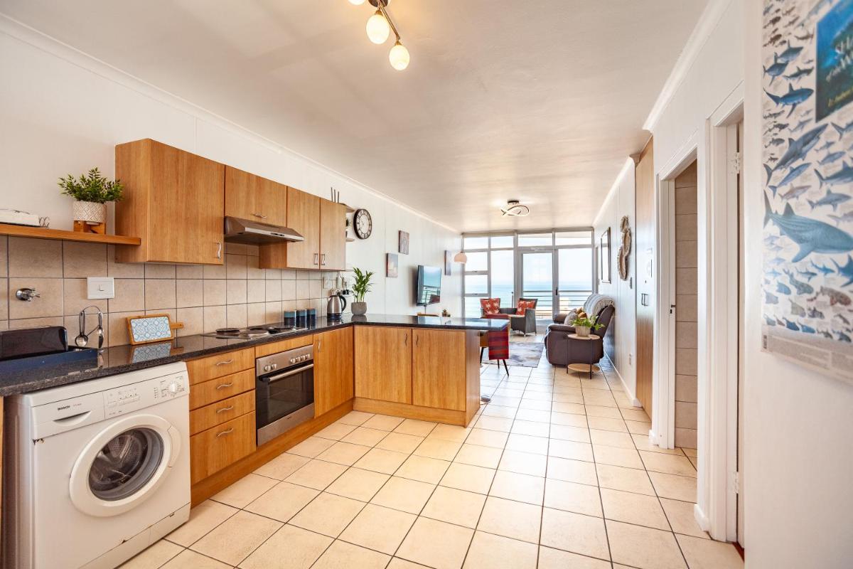 Oceanview Apartment -- Stunning view of Table Mountain & Atlantic Ocean - Hizvo