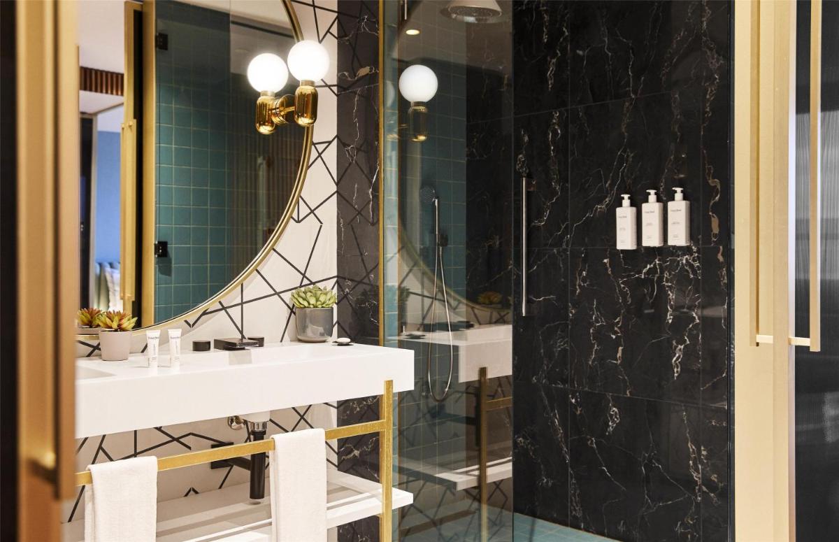 Un baño de Grand Hyatt Barcelona