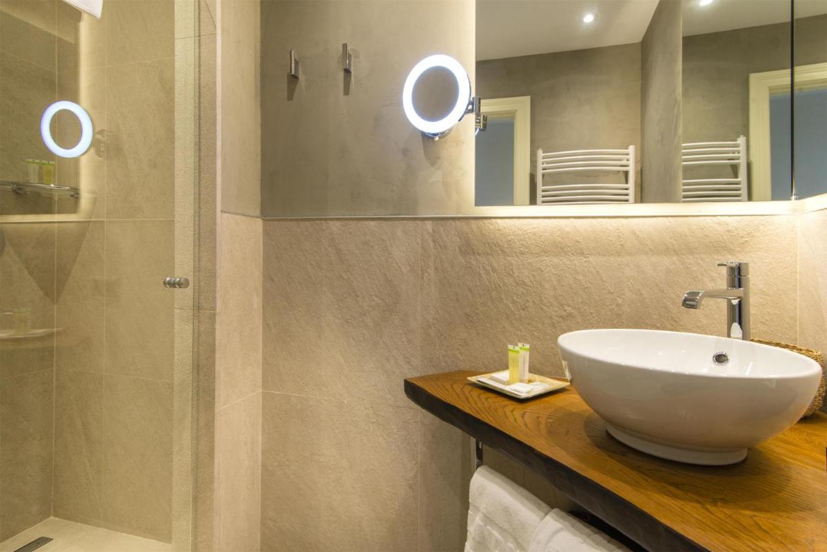 Un baño de Lindner Hotel Mallorca Portals Nous, part of JdV by Hyatt