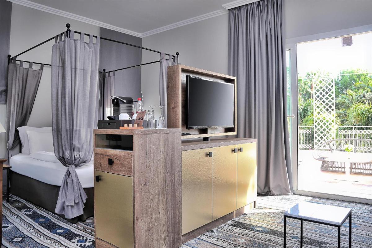 Cama o camas de una habitación en Lindner Hotel Mallorca Portals Nous, part of JdV by Hyatt