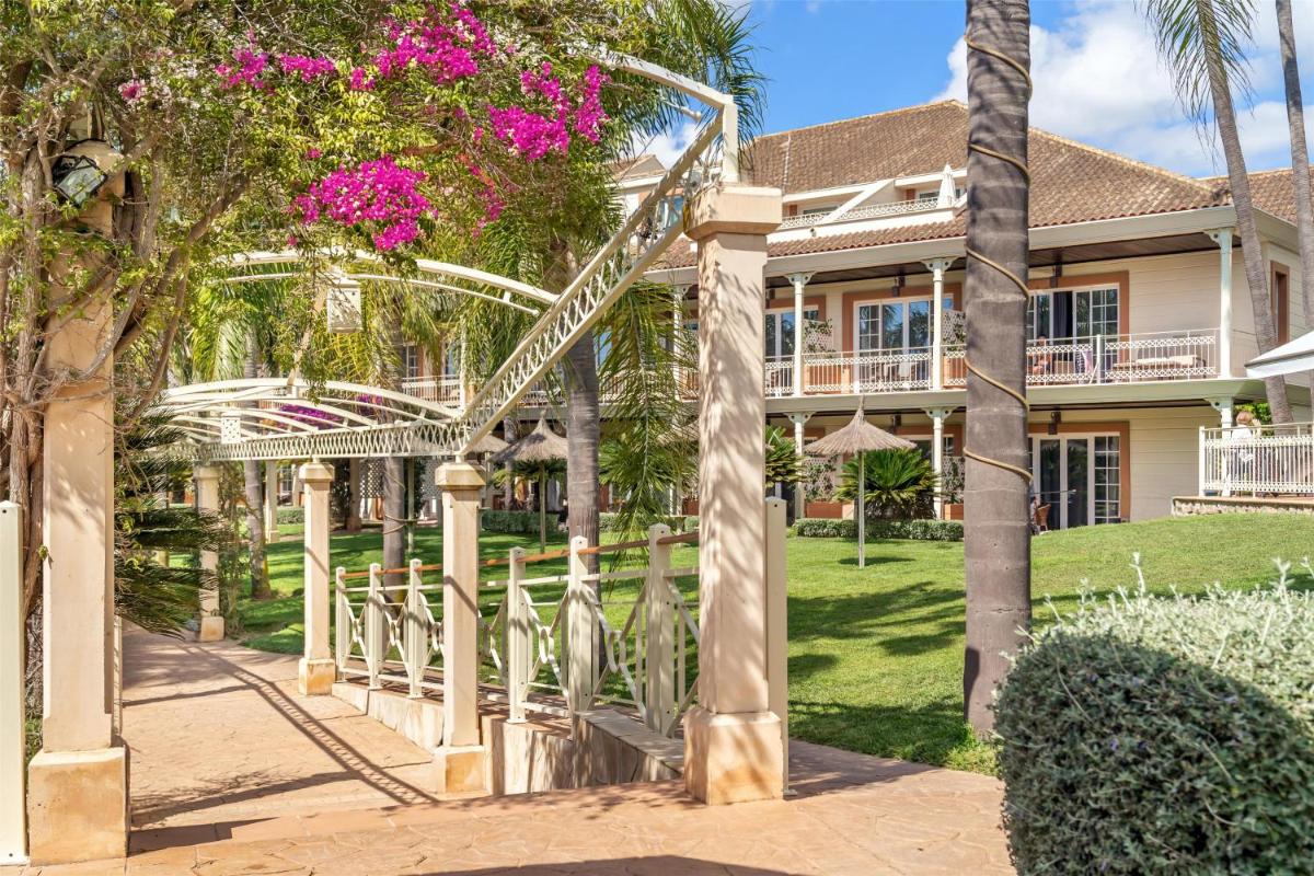 Jardín al aire libre en Lindner Hotel Mallorca Portals Nous, part of JdV by Hyatt
