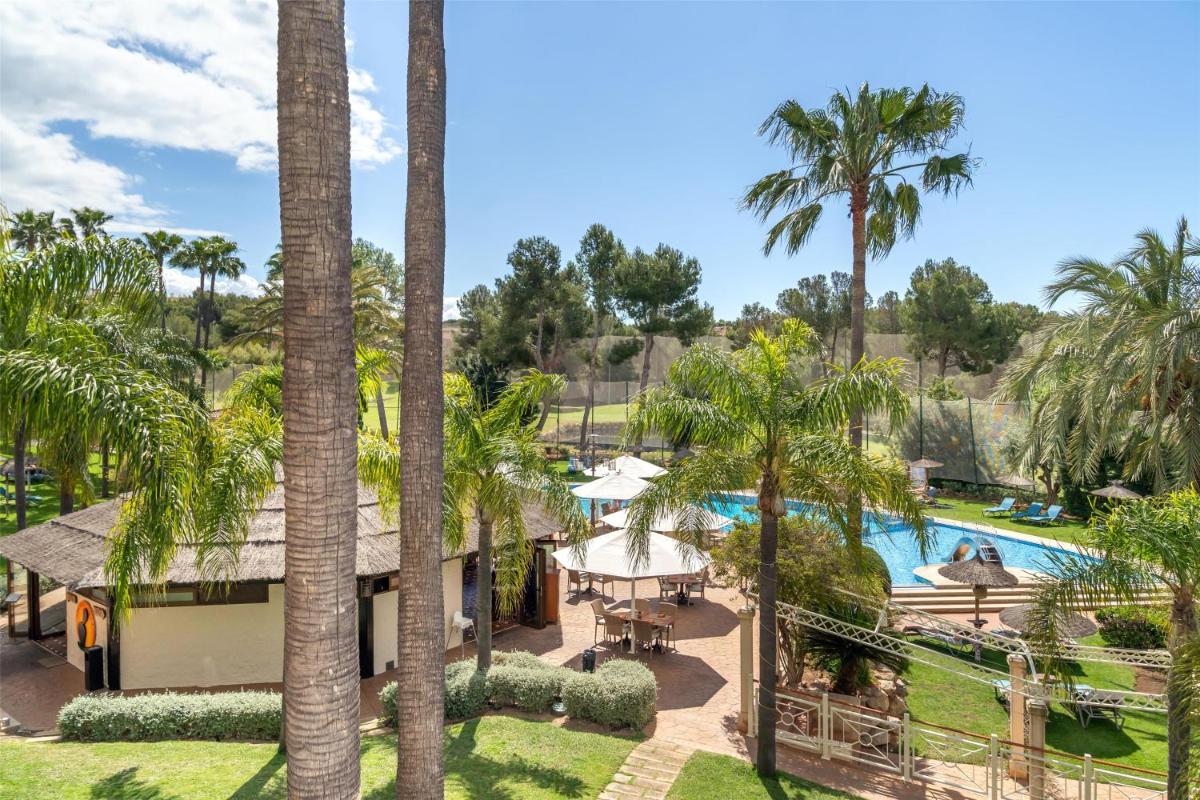 Piscina en o cerca de Lindner Hotel Mallorca Portals Nous, part of JdV by Hyatt