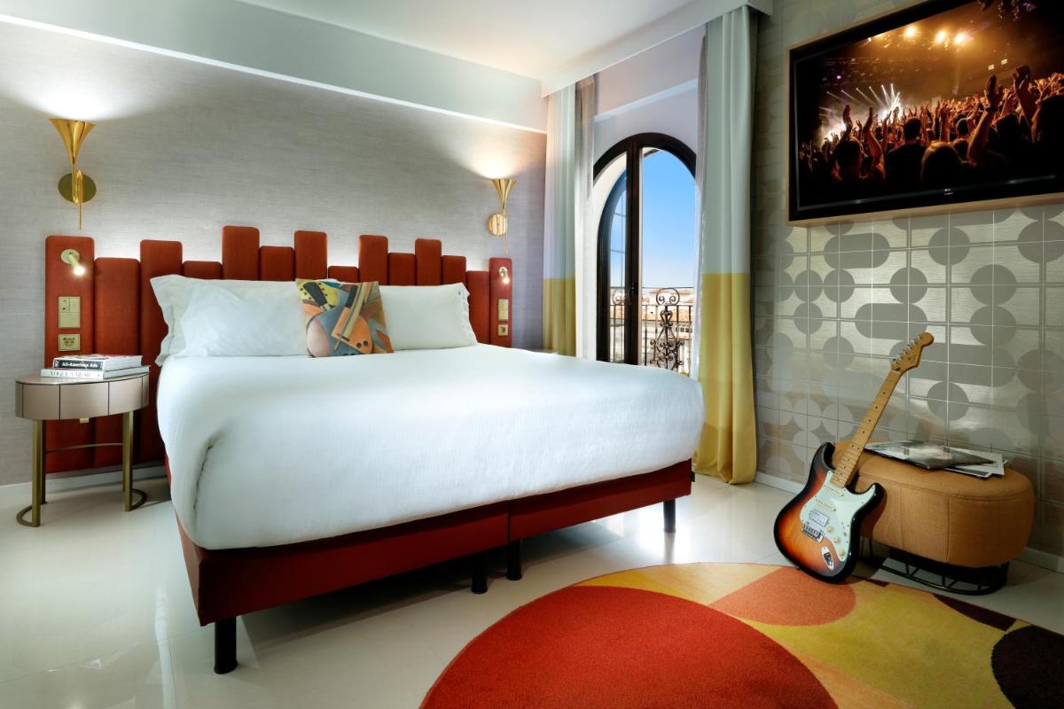 Cama o camas de una habitación en Hard Rock Hotel Marbella - Puerto Banús