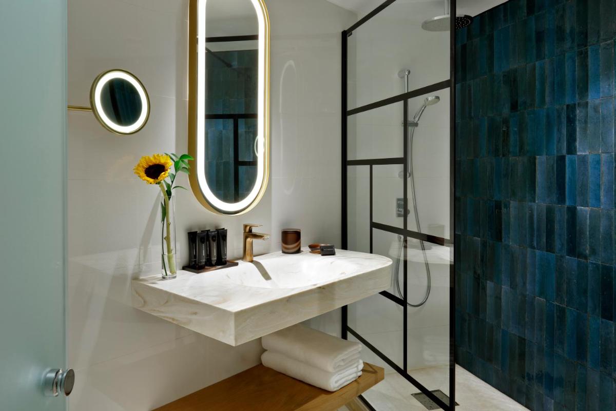 Un baño de Hard Rock Hotel Marbella - Puerto Banús
