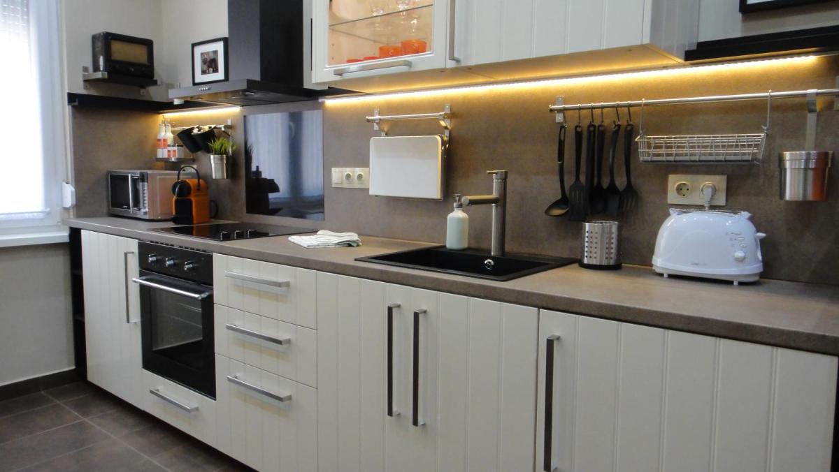 MgTels Apartman - with private parking - Housity