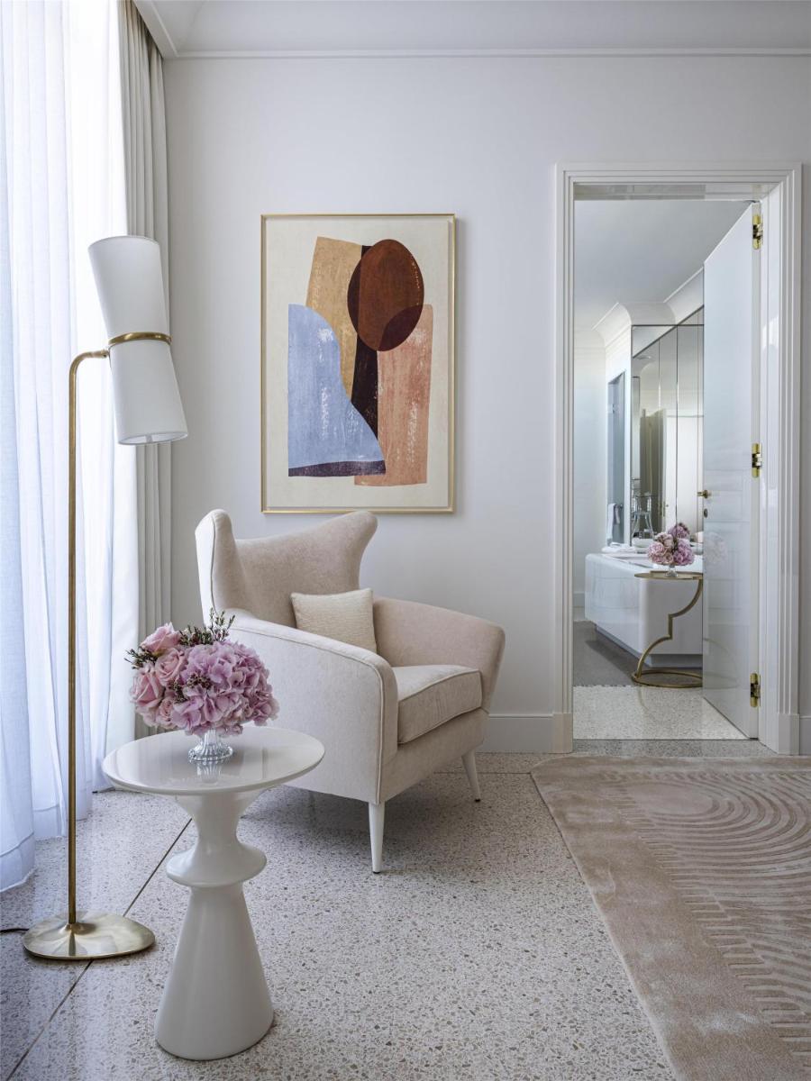 Coin salon dans l'établissement Hôtel Martinez, in The Unbound Collection by Hyatt