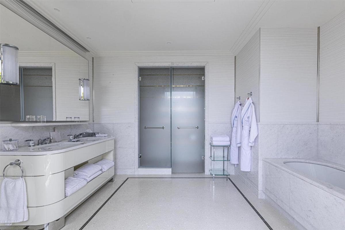 Salle de bains dans l'établissement Hôtel Martinez, in The Unbound Collection by Hyatt