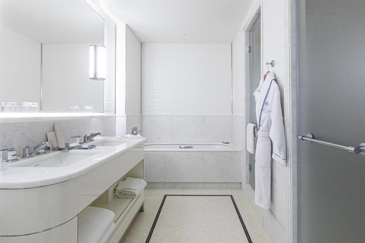 Salle de bains dans l'établissement Hôtel Martinez, in The Unbound Collection by Hyatt