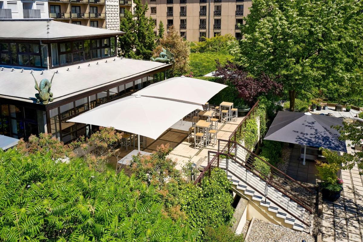 Ein Garten an der Unterkunft The Westin Grand Berlin
