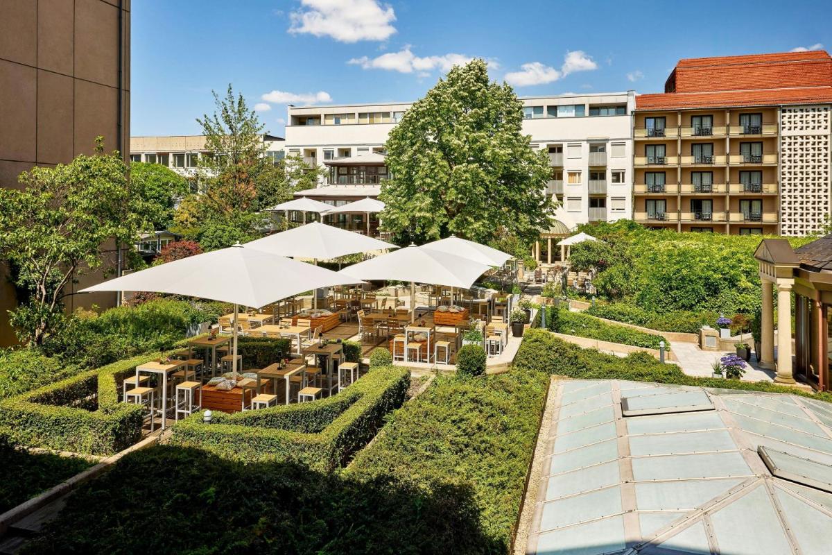 Ein Garten an der Unterkunft The Westin Grand Berlin