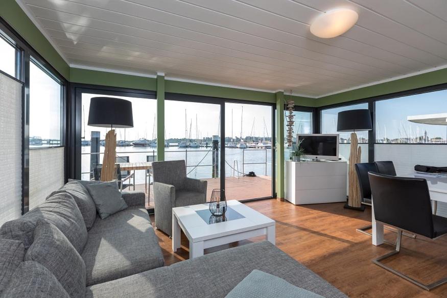 Ein Sitzbereich in der Unterkunft Schwimmende Häuser im BALTIC SEA RESORT