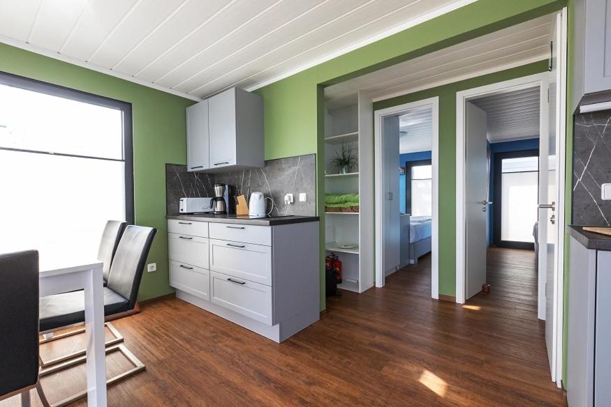 Küche/Küchenzeile in der Unterkunft Schwimmende Häuser im BALTIC SEA RESORT