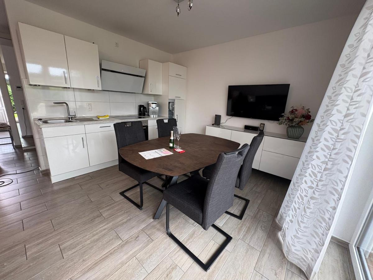 Ostfrieslands Perle Ferienwohnung an der Nordseeküste, Sauna, Terrasse, Garten, ruhige Lage, WLAN - Housity