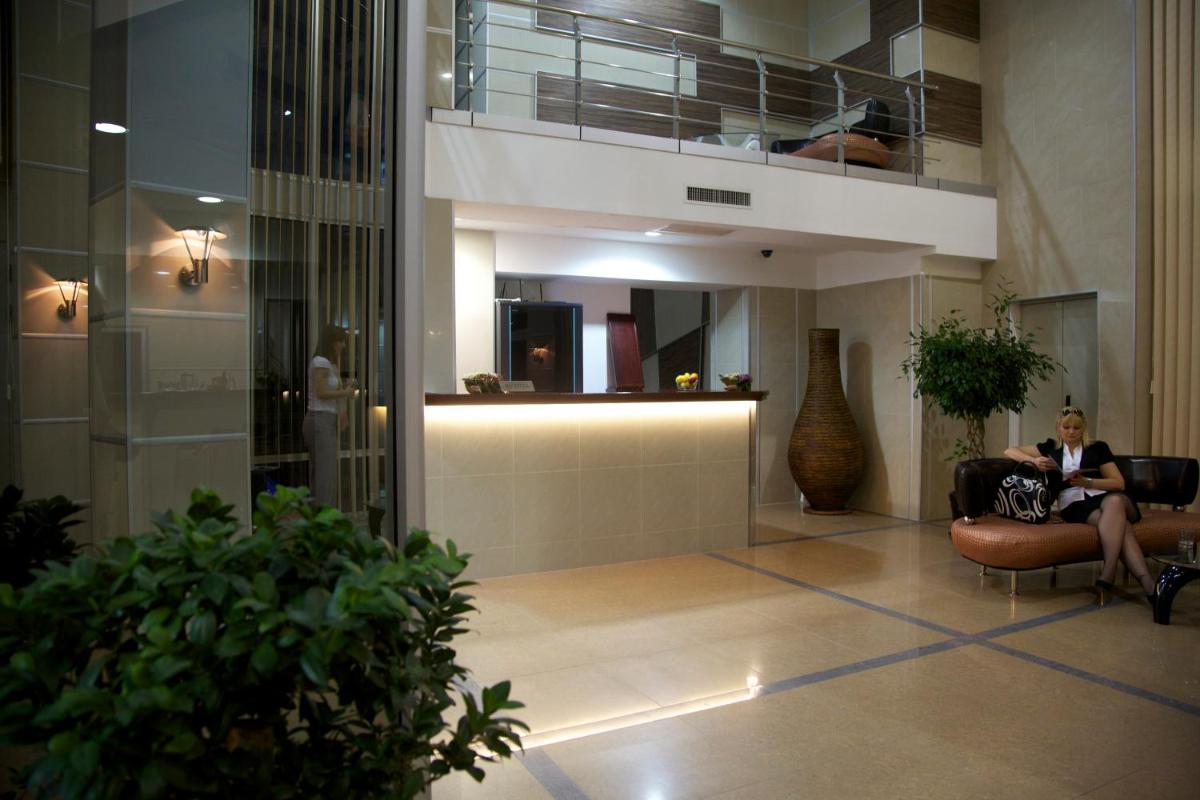 Hotel Zeder Garni - Housity