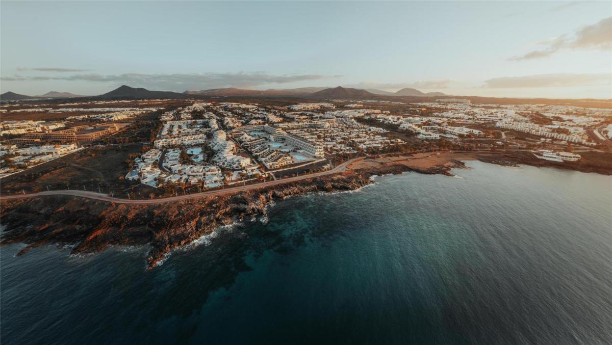 una vista aérea de una ciudad junto al agua en Radisson Blu Resort, Lanzarote Adults Only, en Costa Teguise