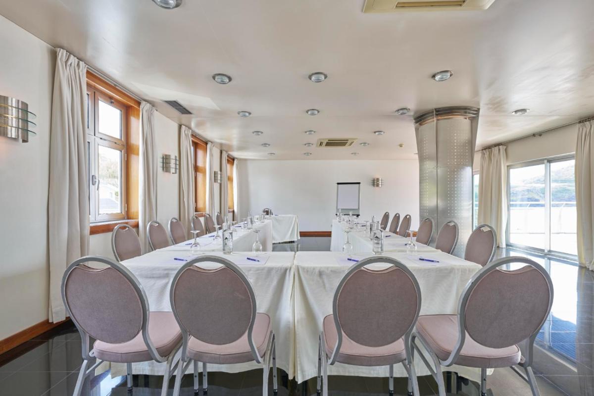 A área empresarial e/ ou a sala de conferências de Hotel Do Caracol