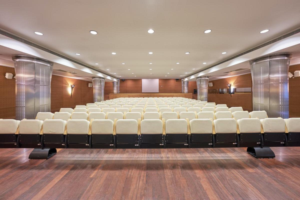 A área empresarial e/ ou a sala de conferências de Hotel Do Caracol