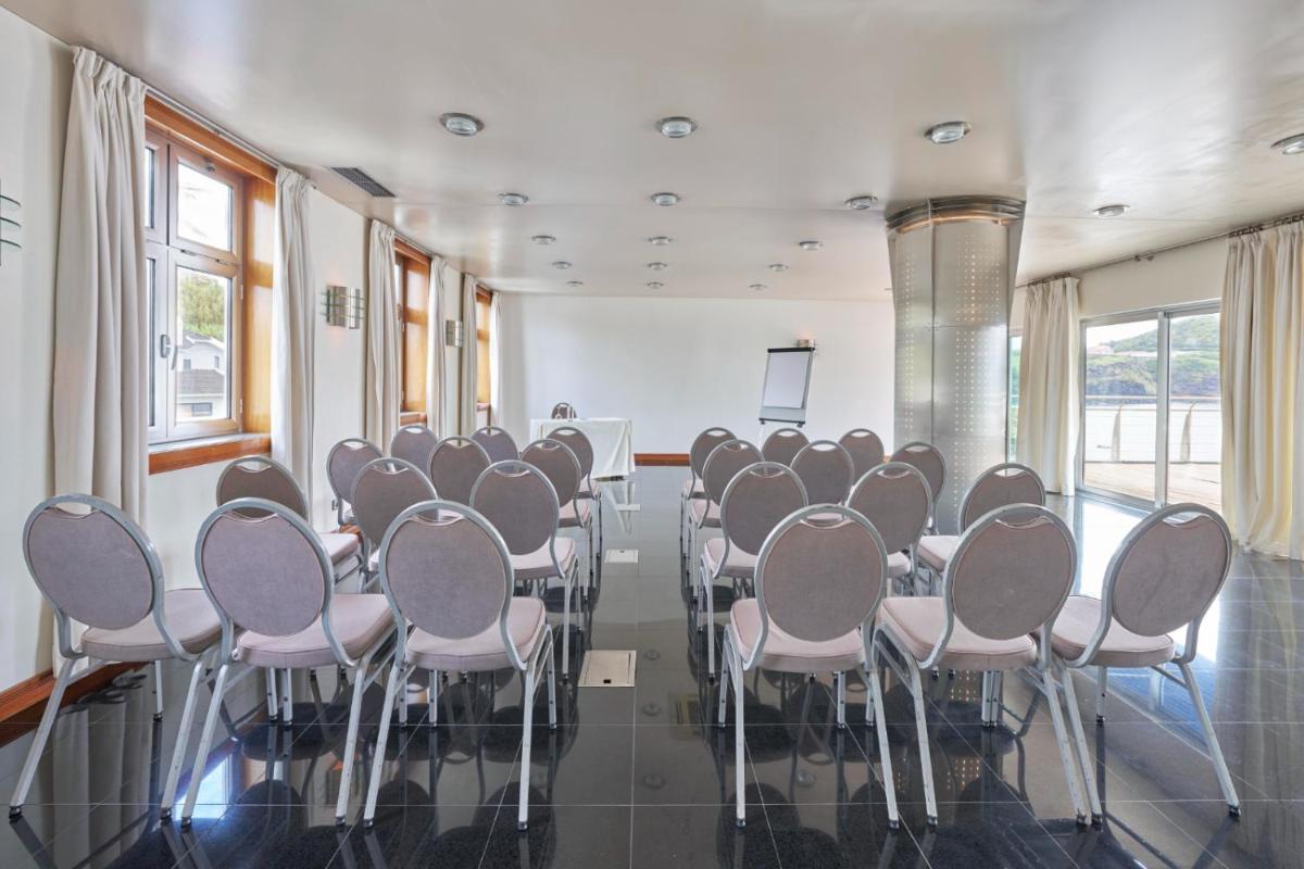 A área empresarial e/ ou a sala de conferências de Hotel Do Caracol