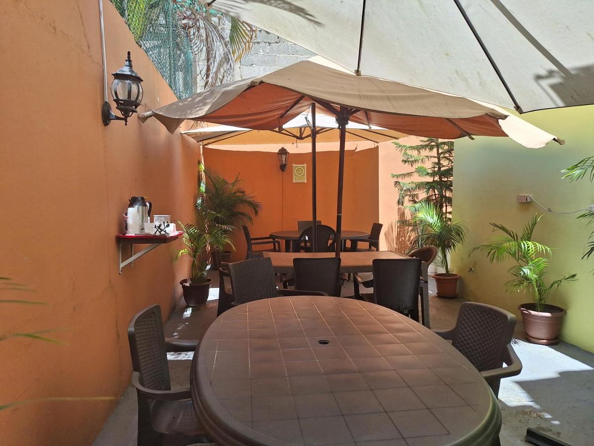 Hotel Enrique I Gazcue, Bed and Breakfast - Housity