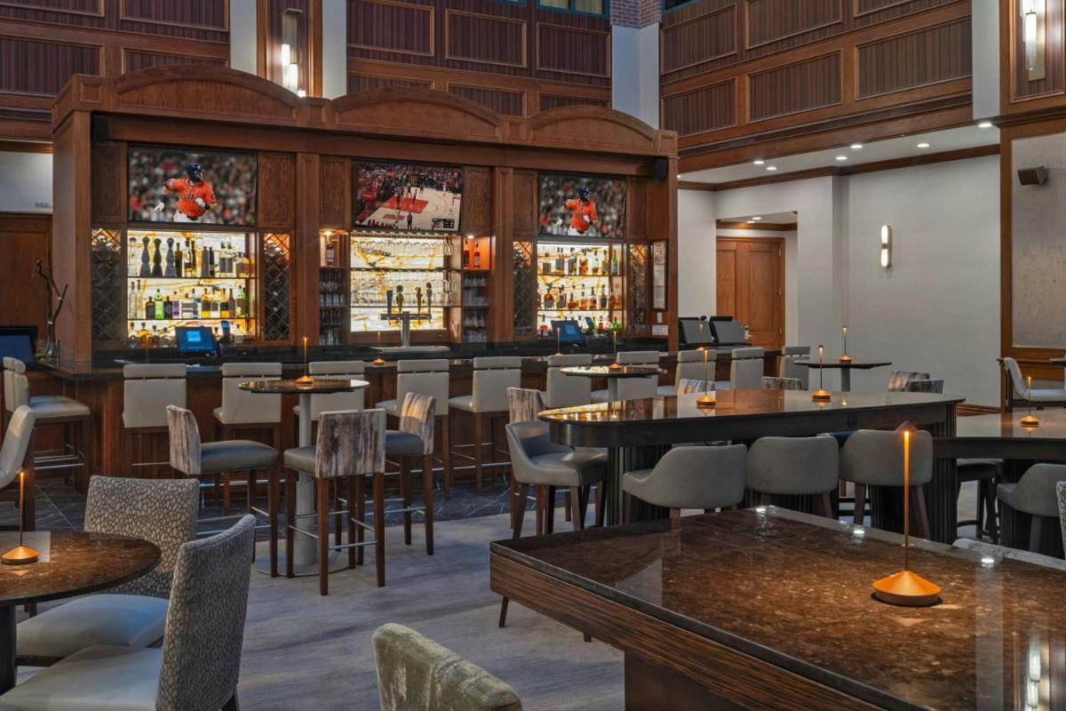 The Westin Houston Downtown - Housity