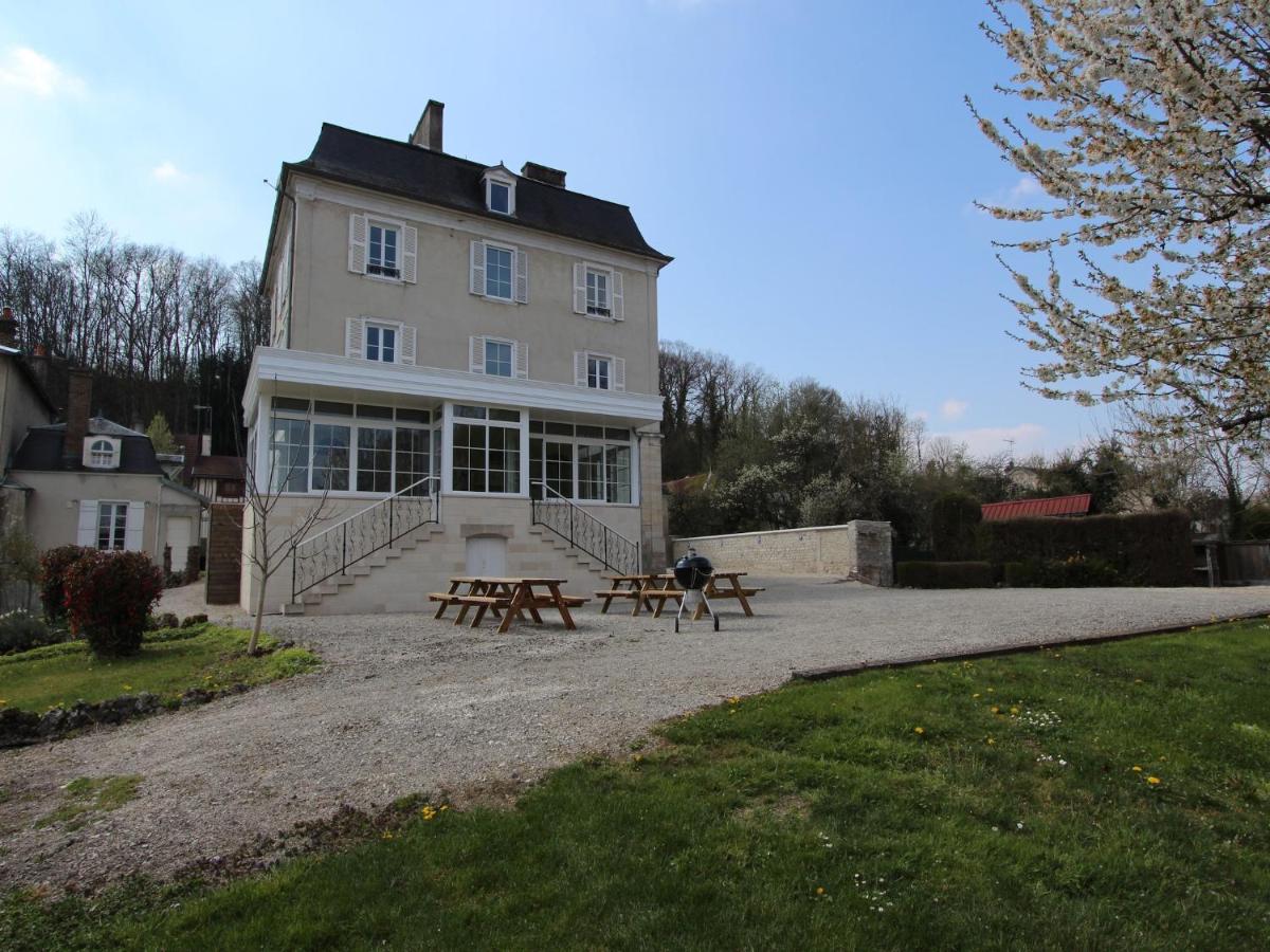 Château in Bar-sur-Seine Champagne Views - Housity