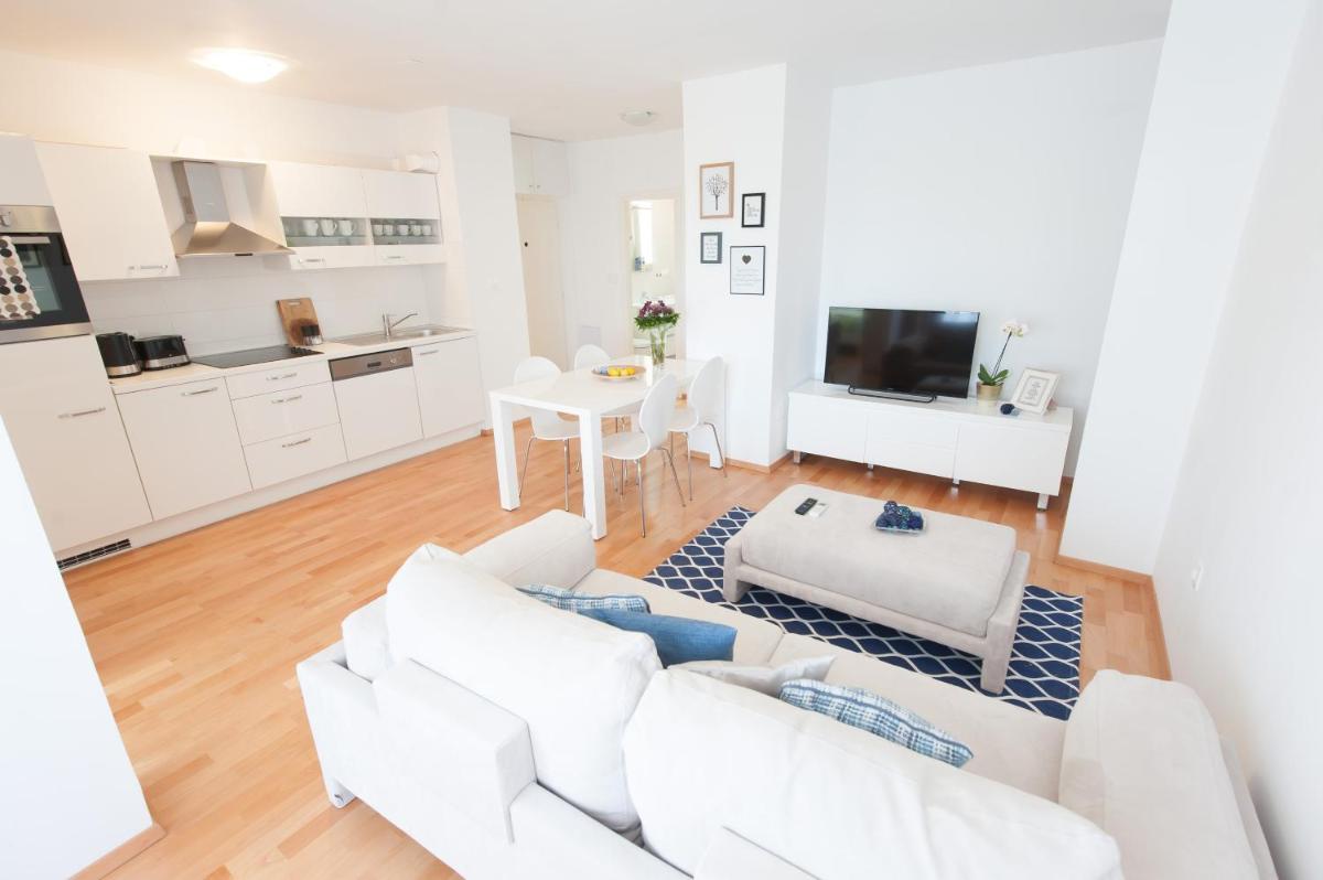 Charming Maraska - Housity