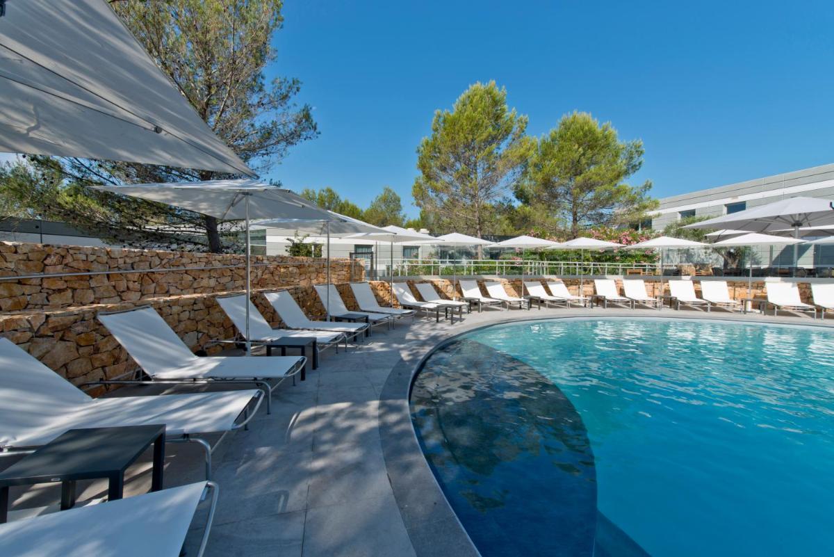 Piscine de l'établissement Golden Tulip Sophia Antipolis - Hotel & Spa ou située à proximité