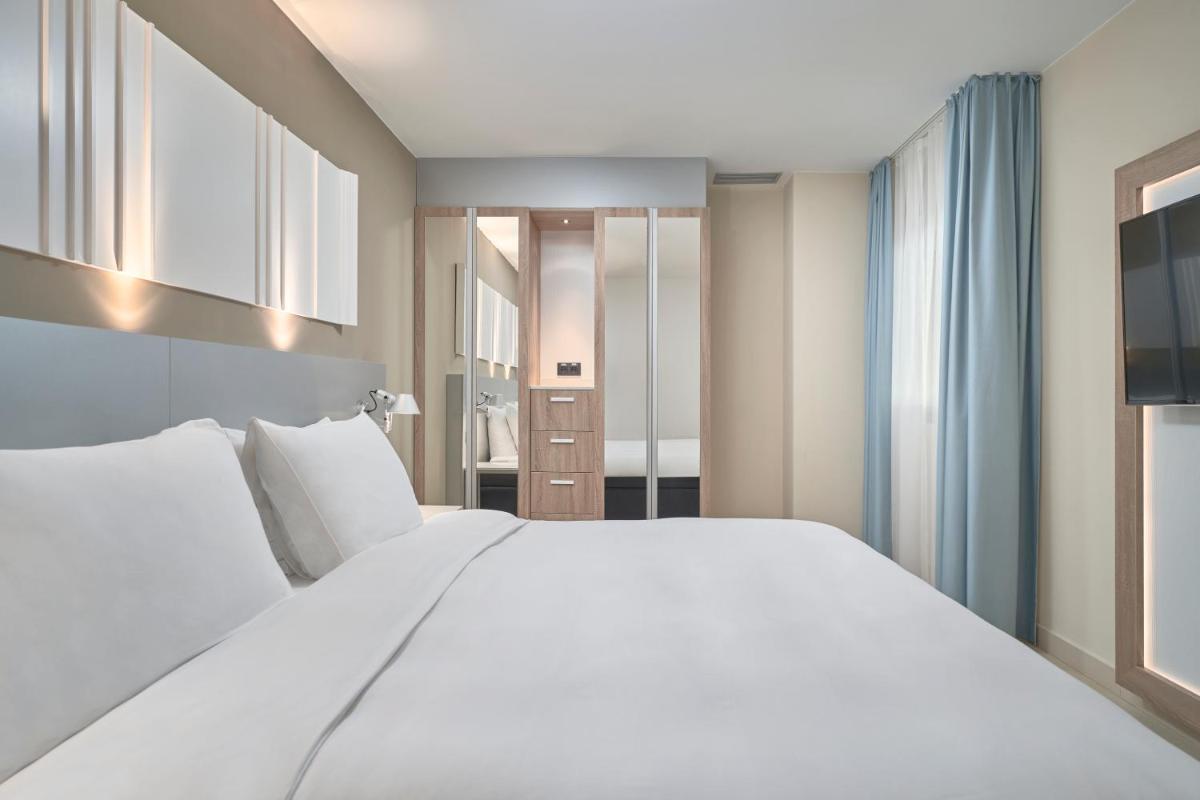 Cama o camas de una habitación en Radisson Blu Resort & Spa, Gran Canaria Mogan