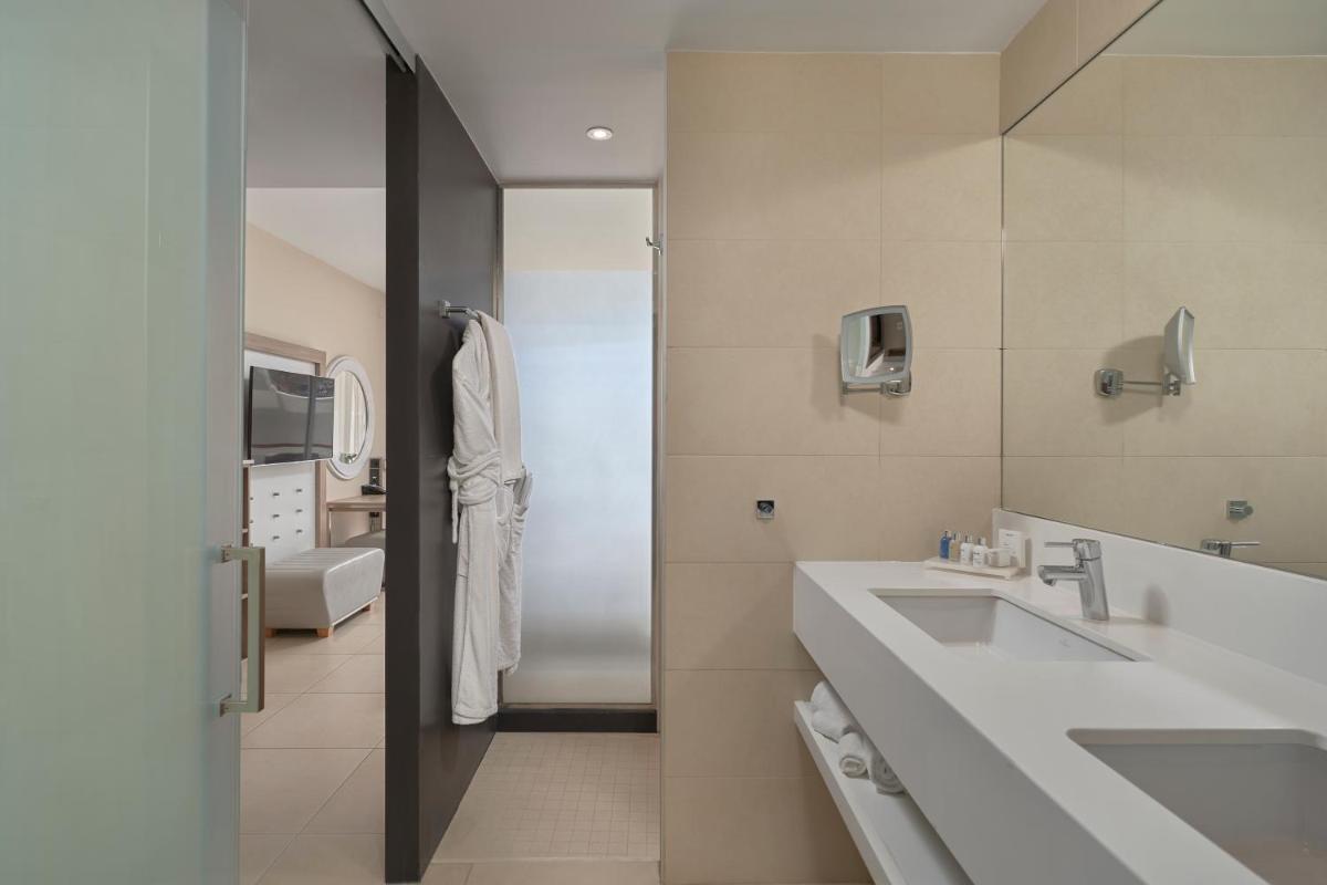 Un baño de Radisson Blu Resort & Spa, Gran Canaria Mogan
