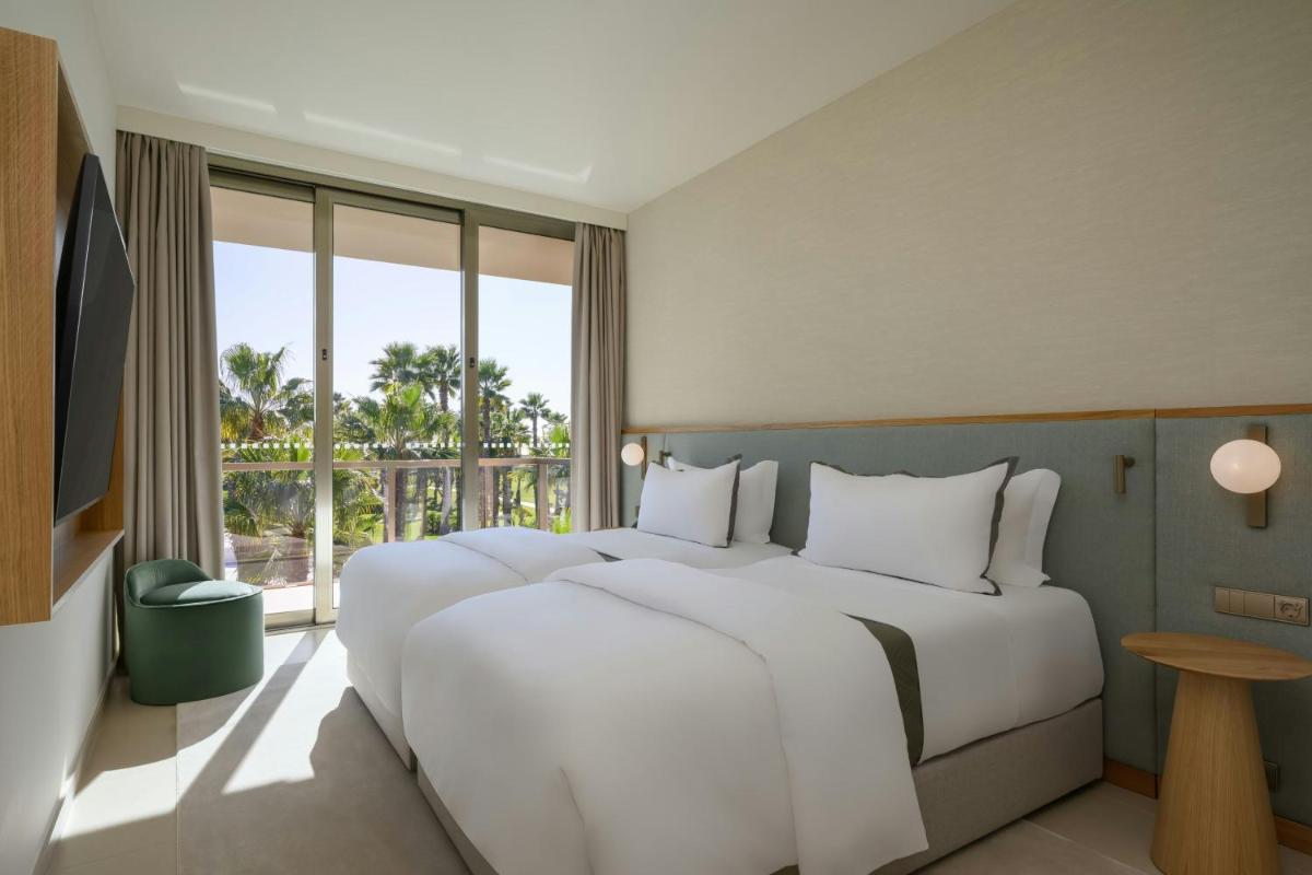 Uma cama ou camas num quarto em The Westin Salgados Beach Resort, Algarve