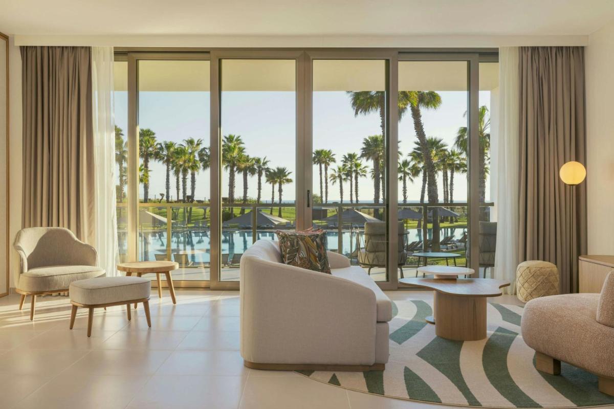 Uma área de estar em The Westin Salgados Beach Resort, Algarve