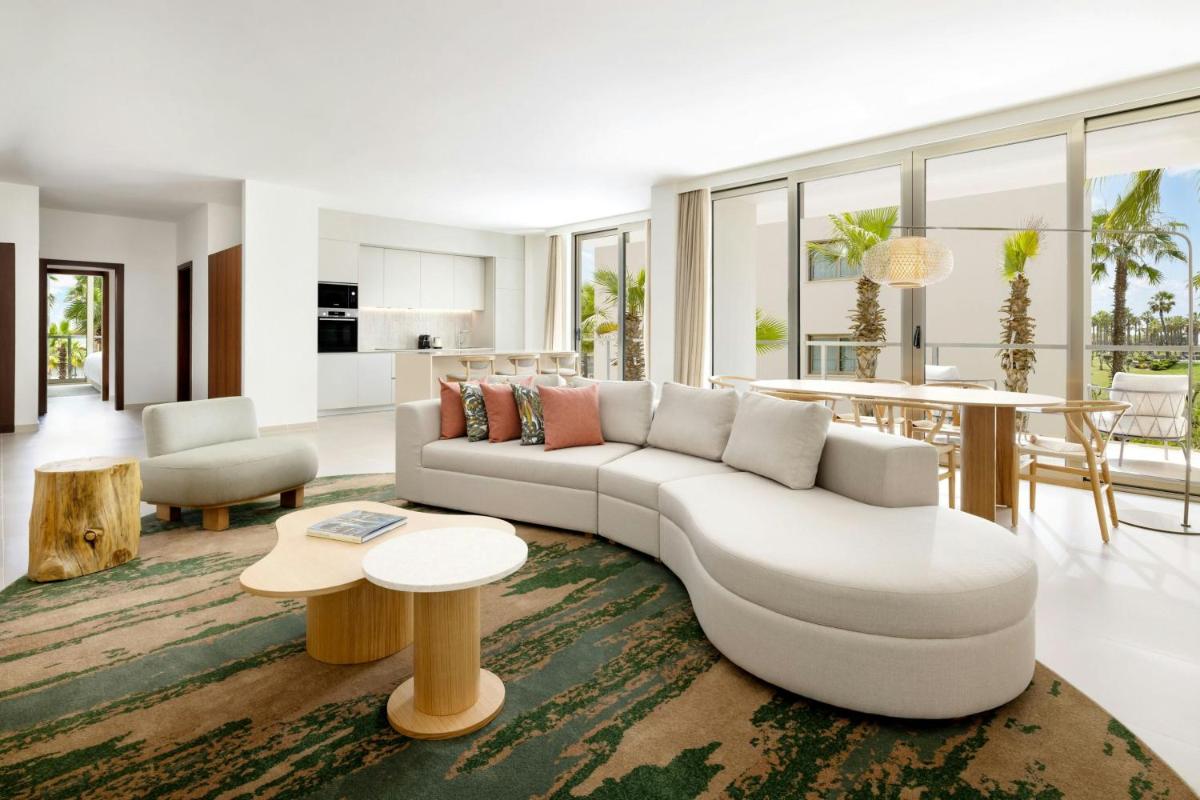 Uma área de estar em The Westin Salgados Beach Resort, Algarve