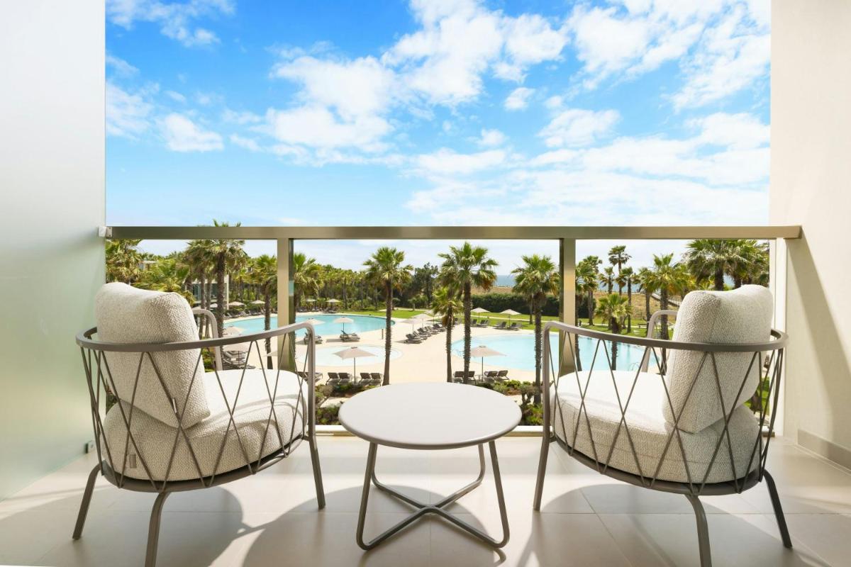 Uma varanda ou terraço em The Westin Salgados Beach Resort, Algarve