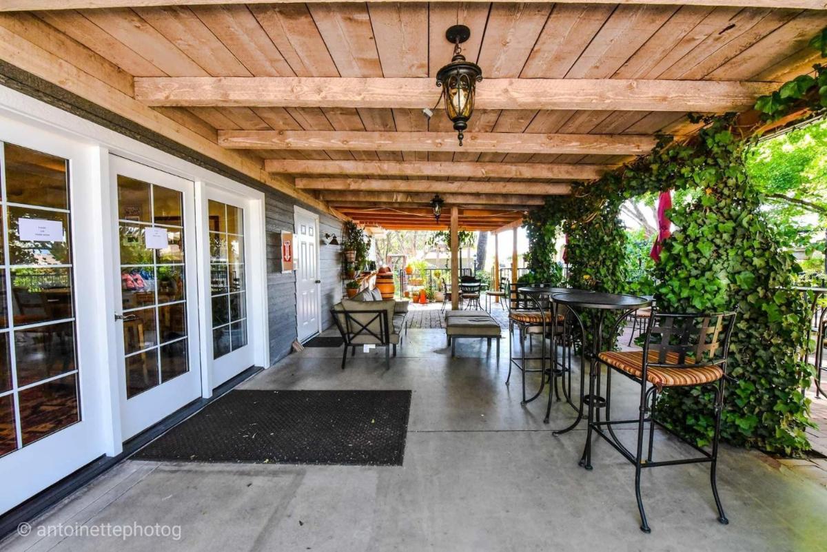 Sky Ranch Lodge - Housity