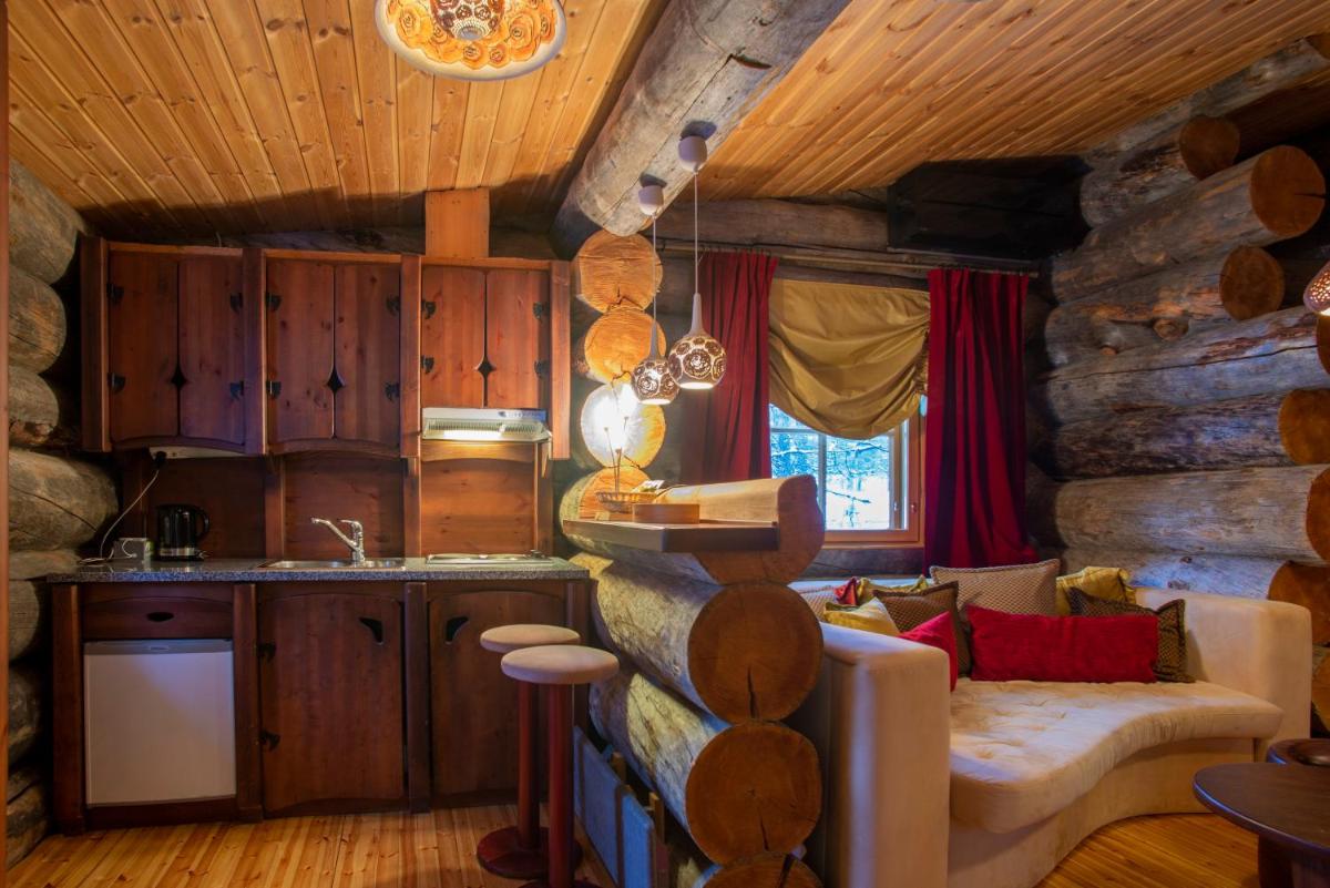 Kakslauttanen Arctic Resort - Igloos and Chalets - Housity
