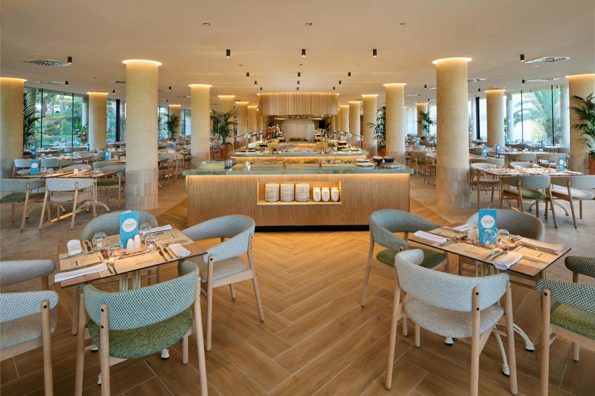 Un restaurante o sitio para comer en Grupotel Cala Marsal Nature Hotel - New Reopening 2025