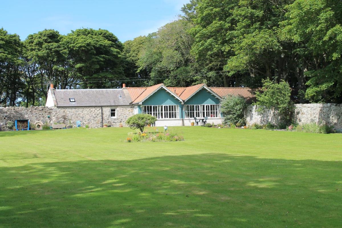 St Brandon House Country Cottages - Housity