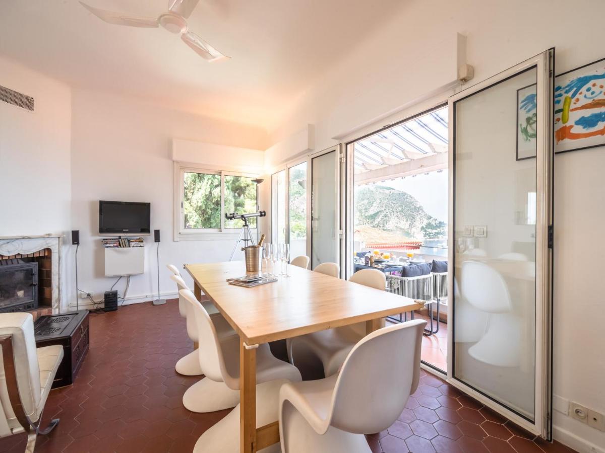 Elegant Seaside Villa in Èze - Housity