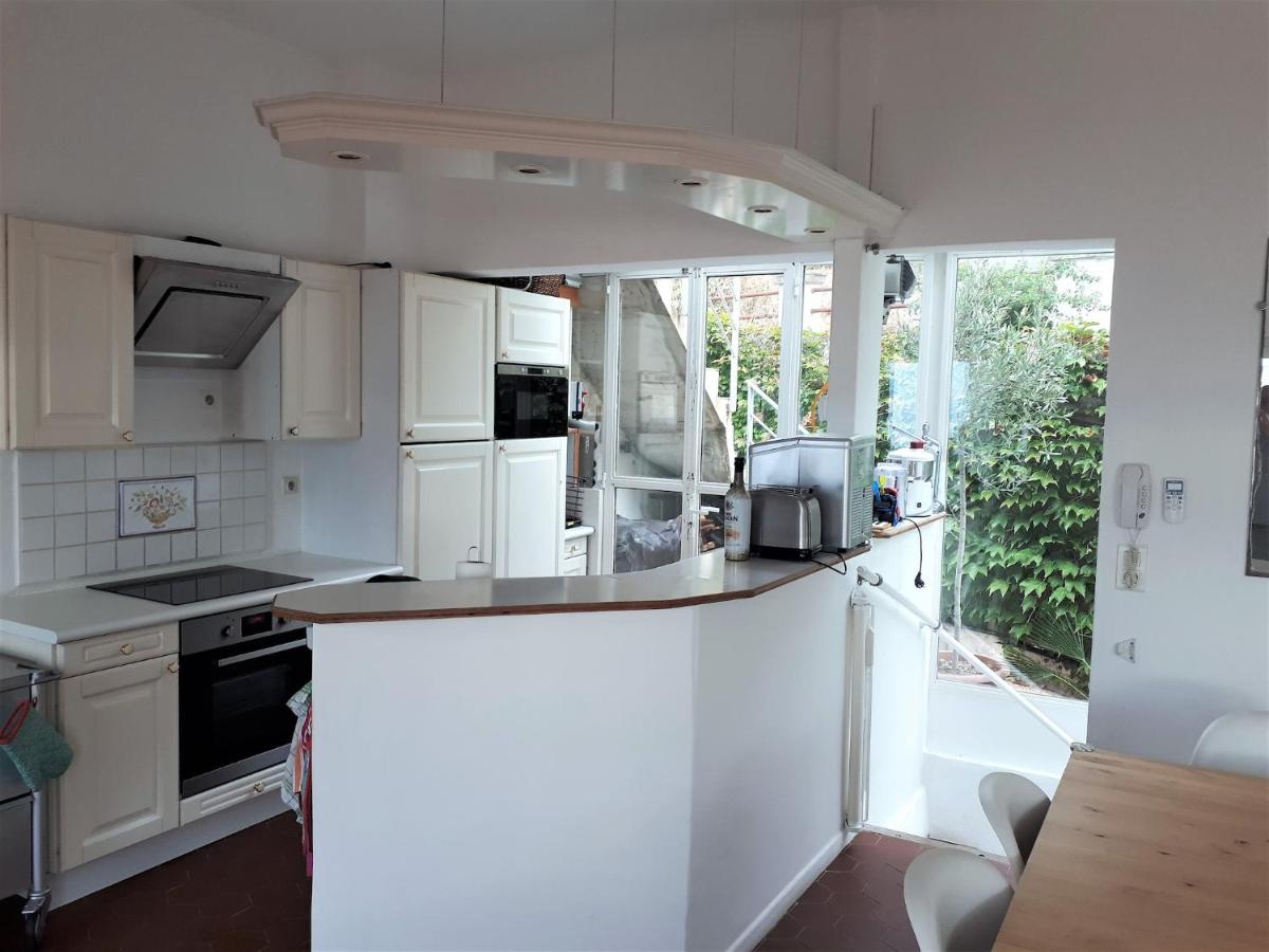 Elegant Seaside Villa in Èze - Housity