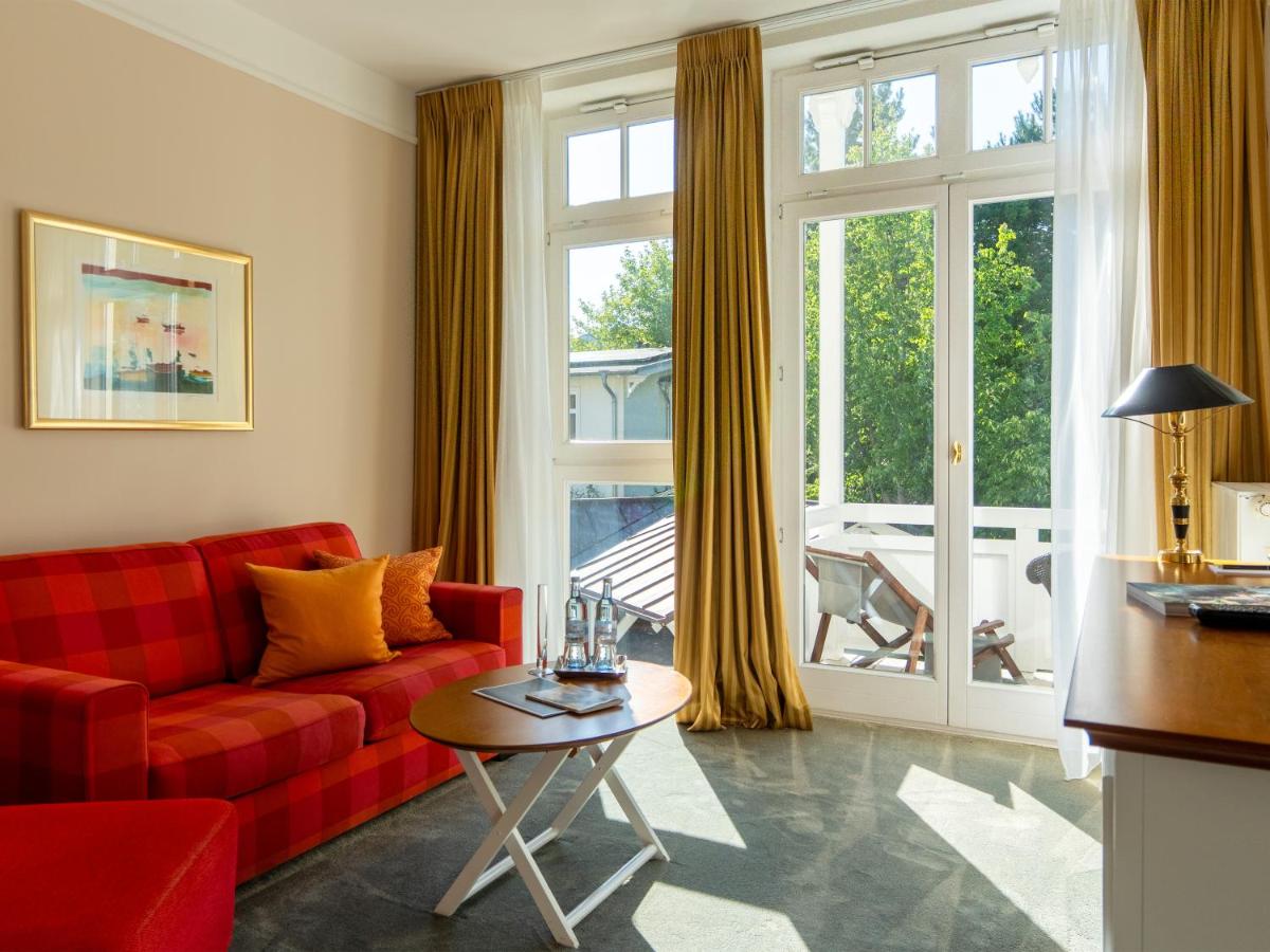Ein Sitzbereich in der Unterkunft ROEWERS Privathotel & Spa