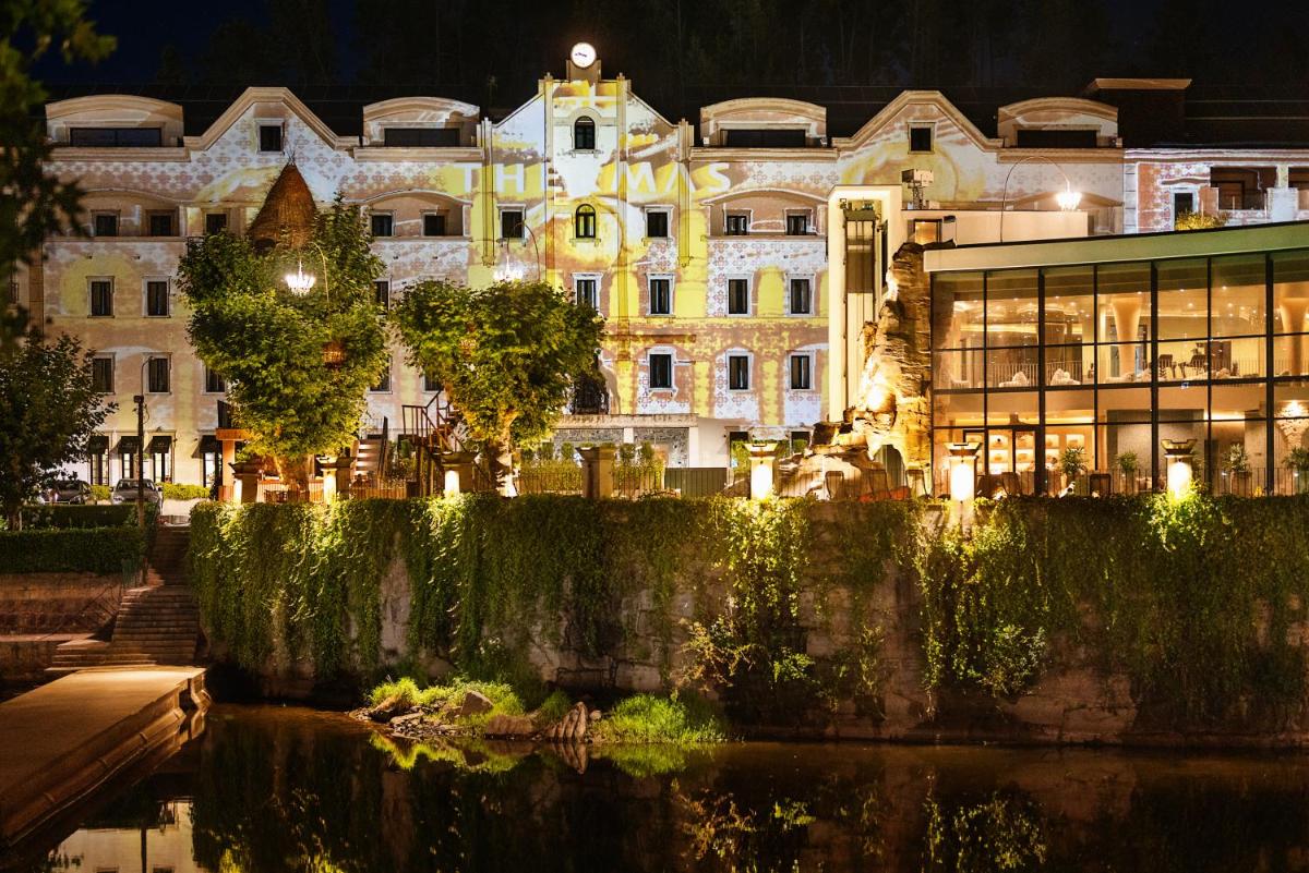 Um jardim no exterior de Grande Hotel Thermas Nature & SPA