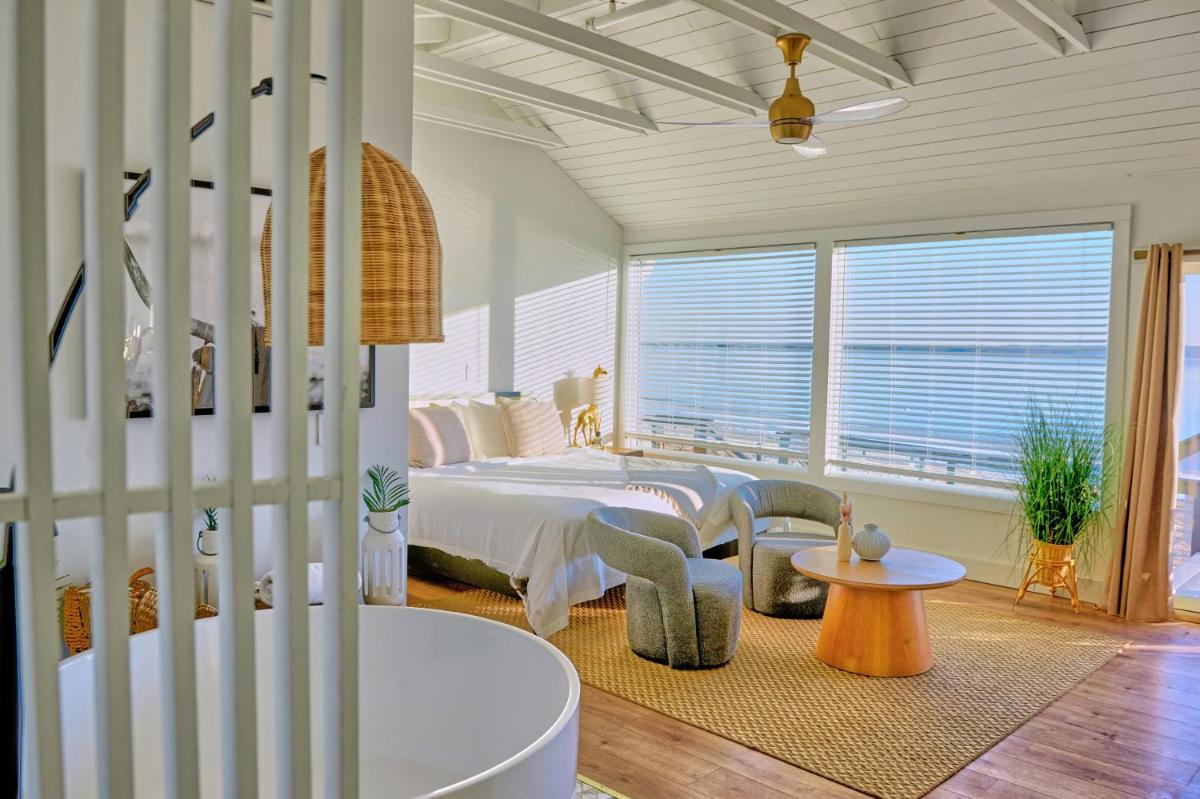 Aqua by American Beech - Adults Only - Housity