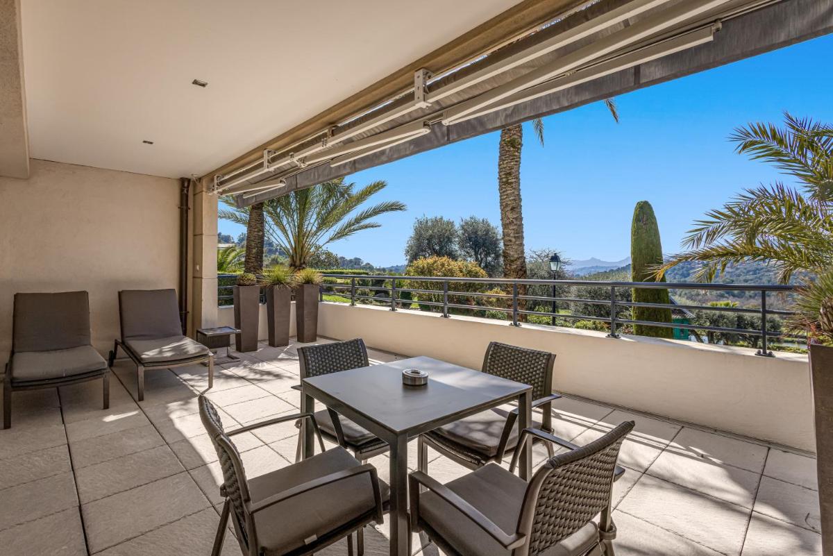 Balcon ou terrasse dans l'établissement Royal Mougins Golf, Hotel & Spa de Luxe